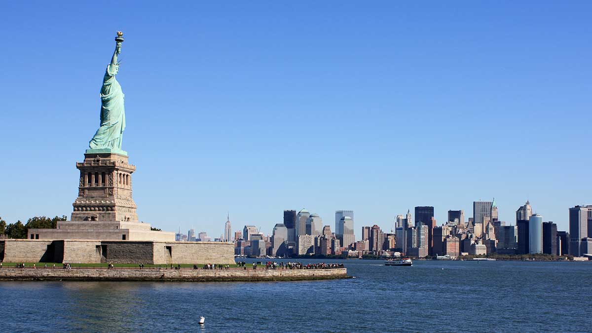 View of the Stature of Liberty and New York.