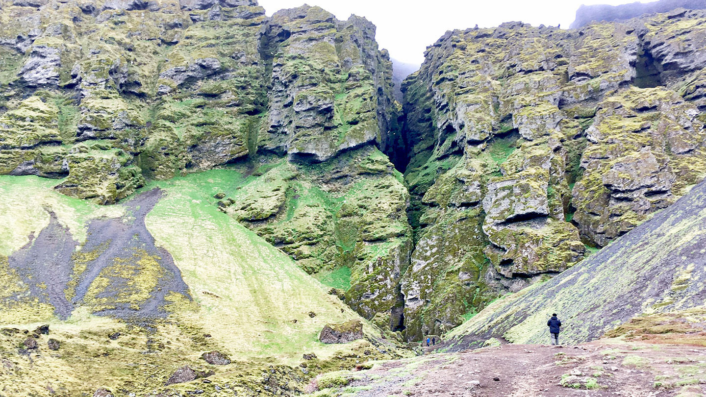 Raudfeldsgja Gorge