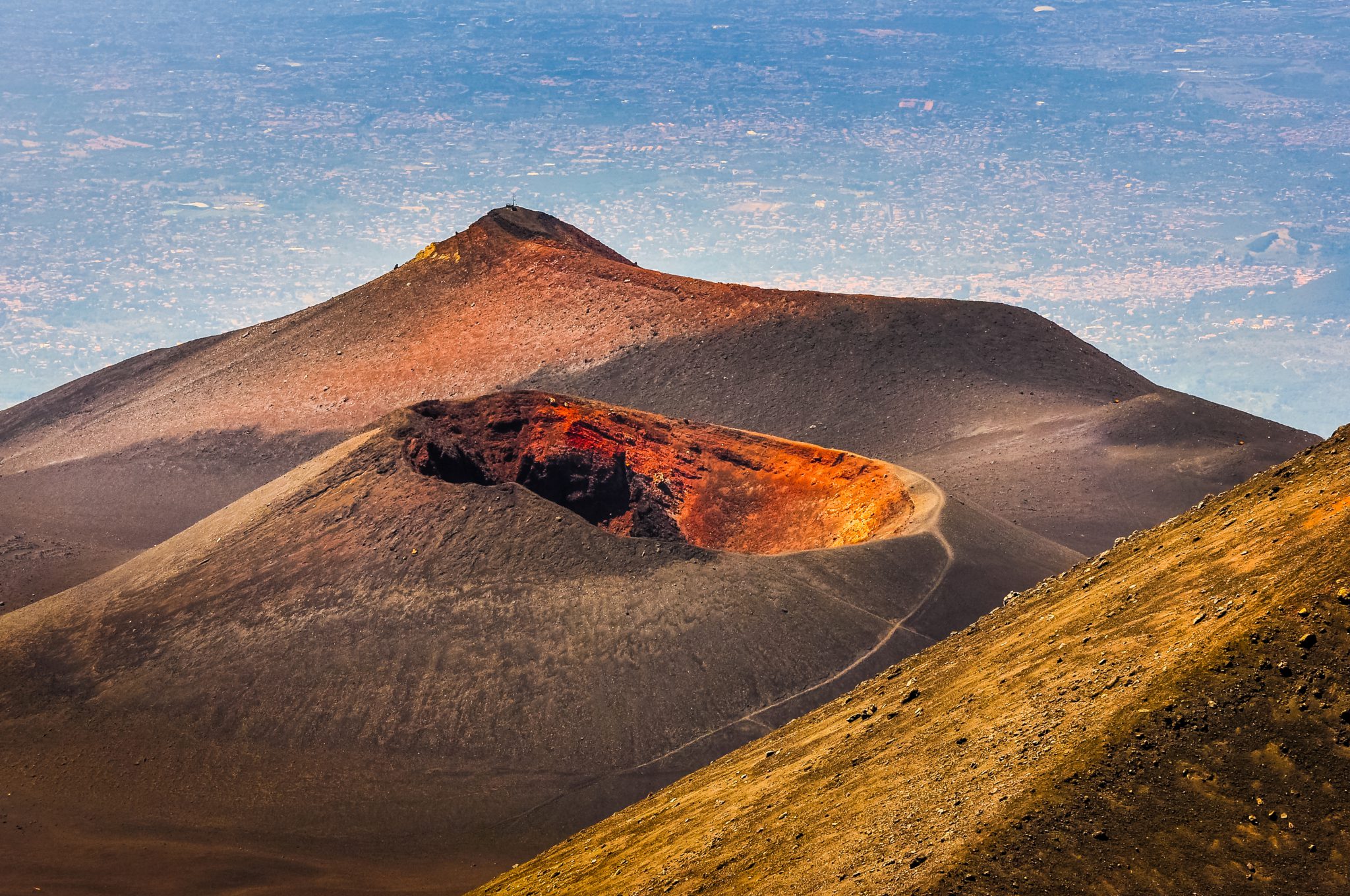 ?????mhttp://www.dreamstime.com/stock-photography-colorful-crater-etna-volcano-catania-background-sici-sicily-italy-image355