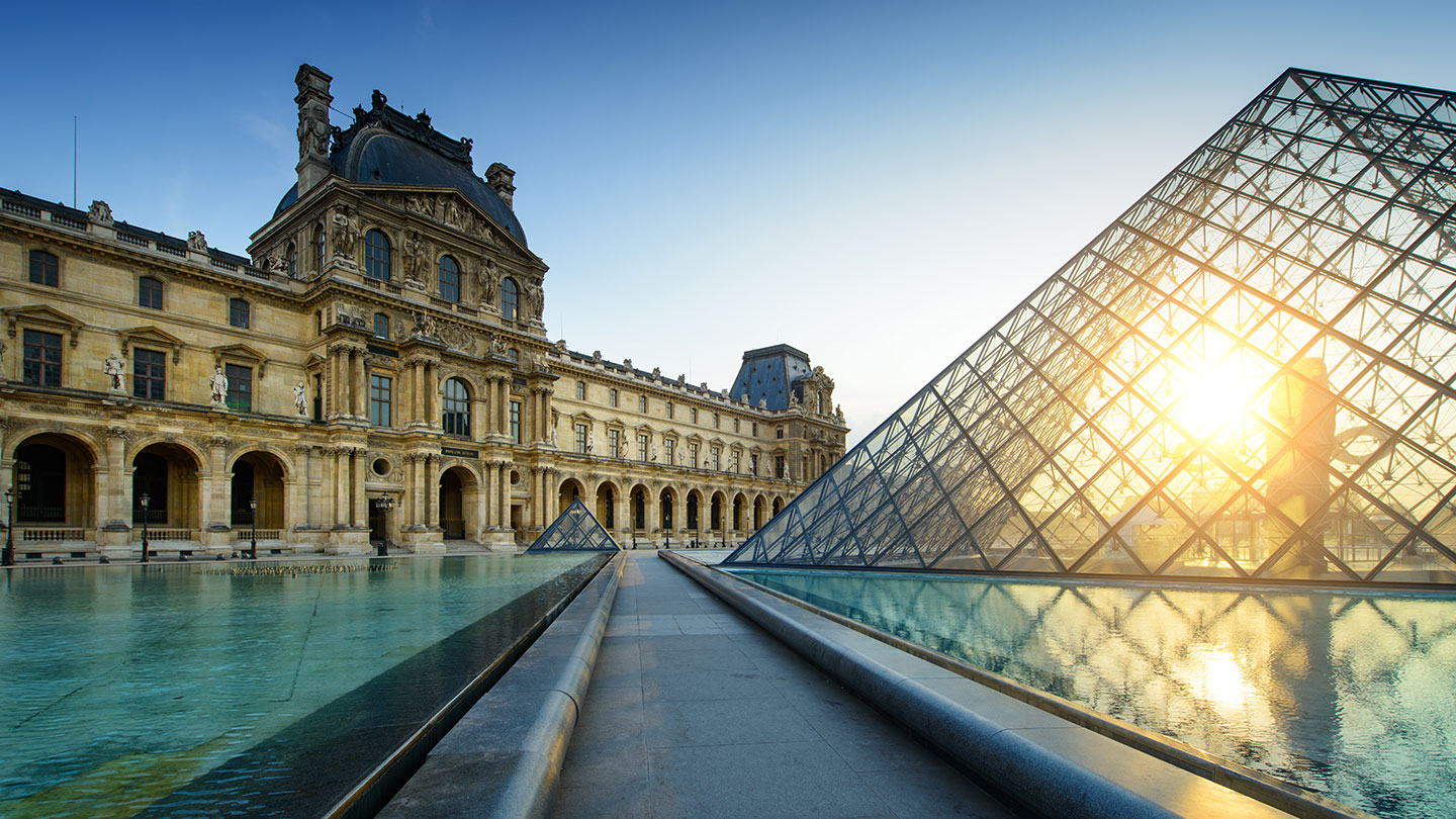 External shot of the Louvre Museum