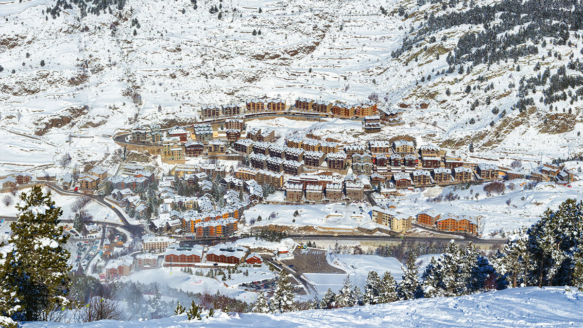 Grandvalira: Andorra’s Paradise Ski Resort - a view over el tarter in andorra