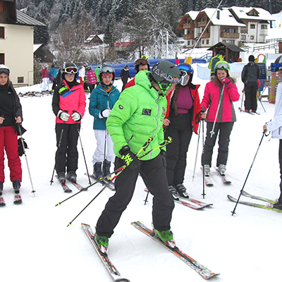 ski instructor teaching students to ski
