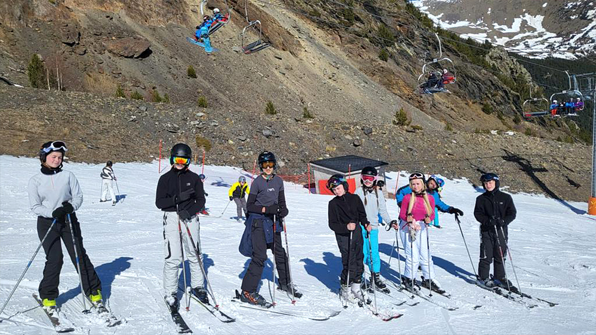 Students on the slopes in Vallnord, Andorra