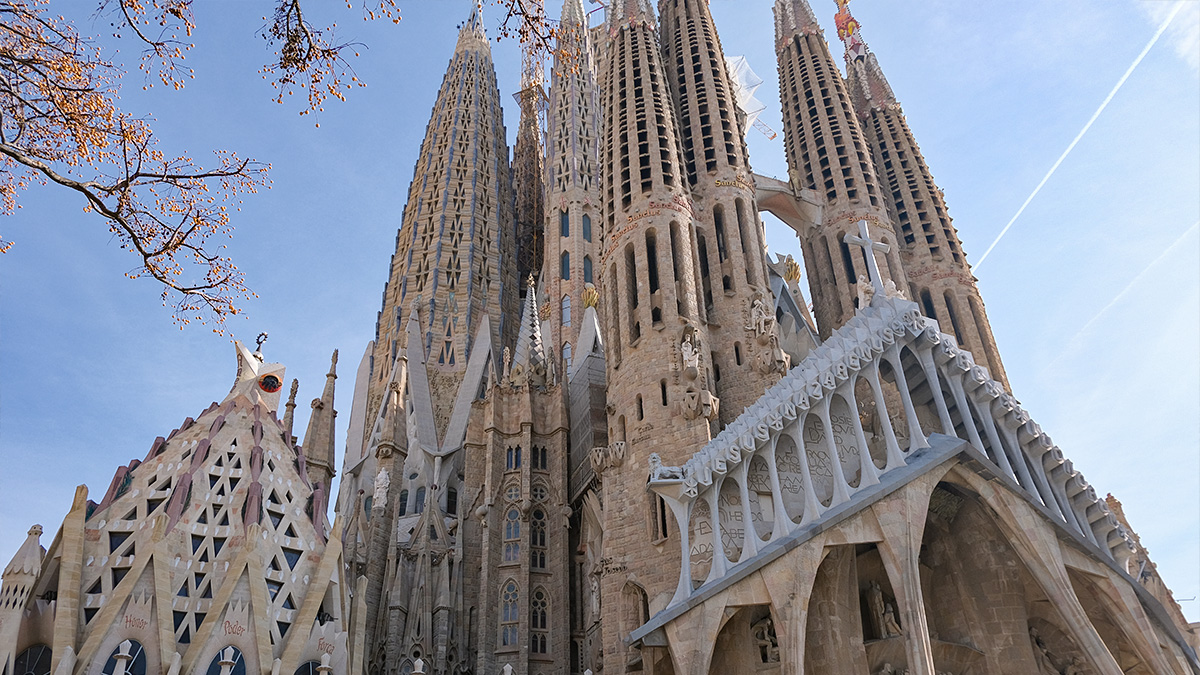 Front of La Sagrada Familia looking up to spires