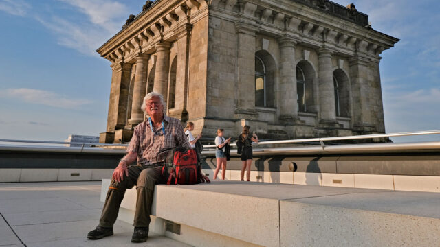 Trevor Booker poses in front of the Reichstag