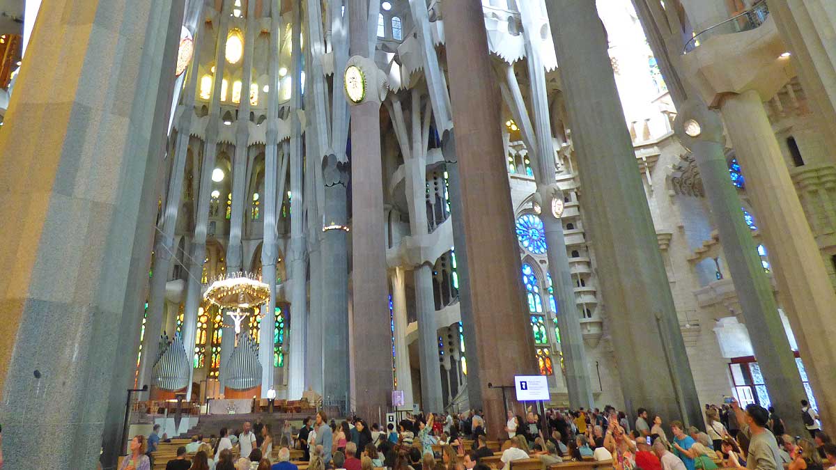 Crowds gather inside La Sagrada Familia