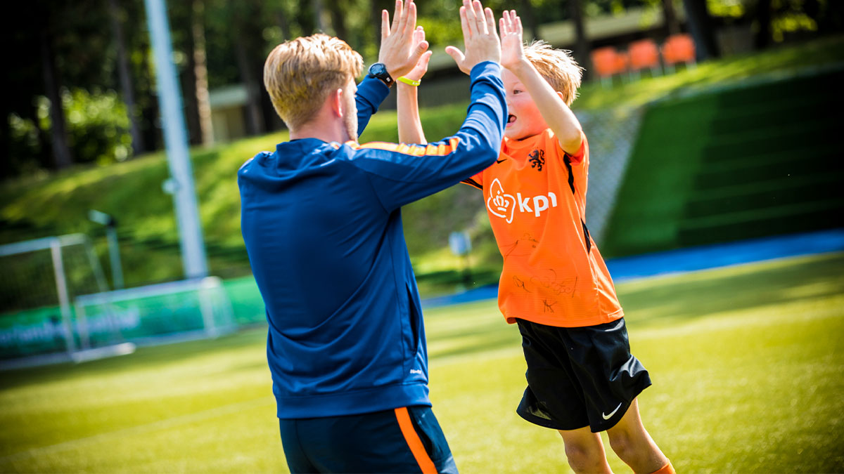 2 junior players high fiving at KNVB Campus