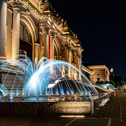 Outside the metropolitan museum in New York