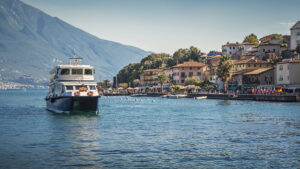 picture of boat on the Riva Limone