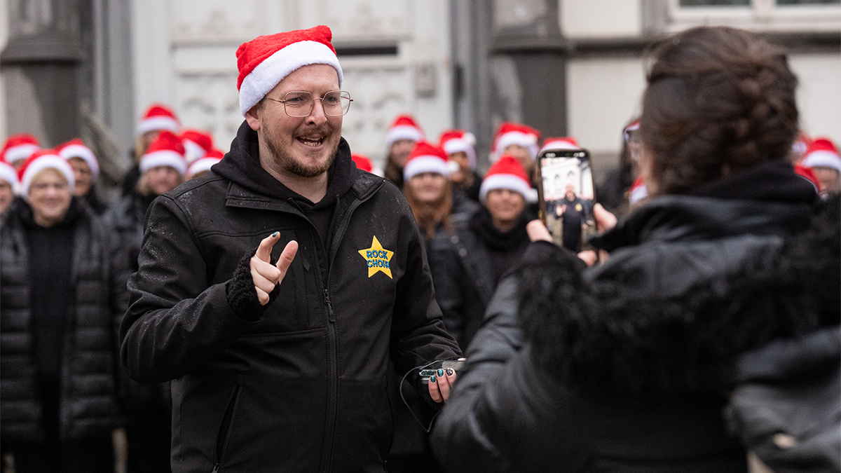 Rock Choir leader Xander Jaymes Facebook Live